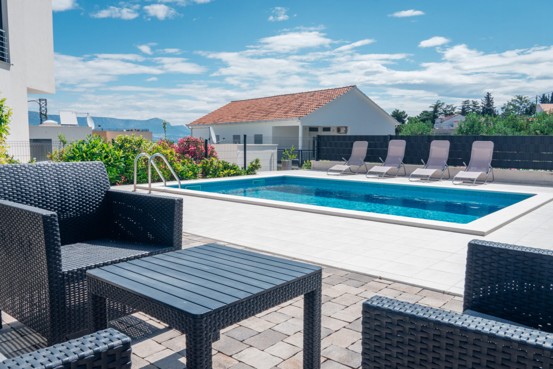 Sea Sun Slatine mit 2 Schlafzimmer, schwimmbad