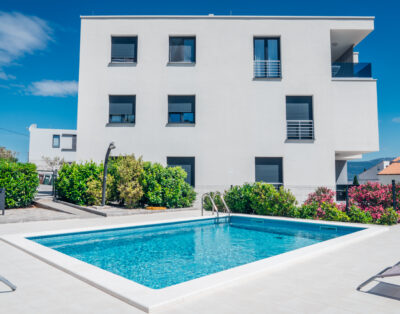Sea Sun Slatine mit 2 Schlafzimmer, schwimmbad
