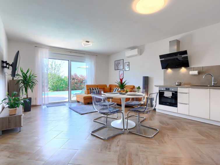 House Eja