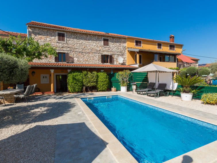 House Villa Lucky