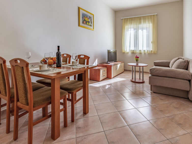 Apartment Rok 4