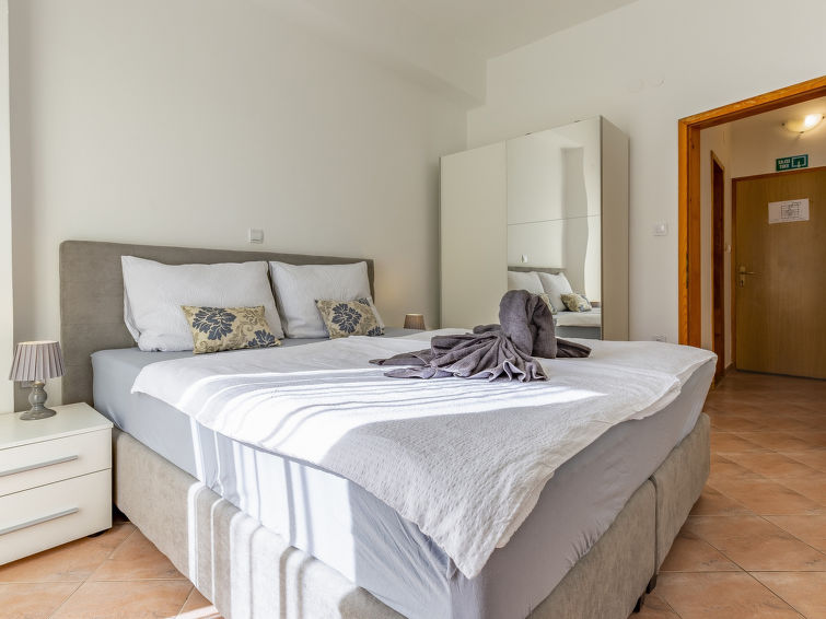 Apartment Rok 4
