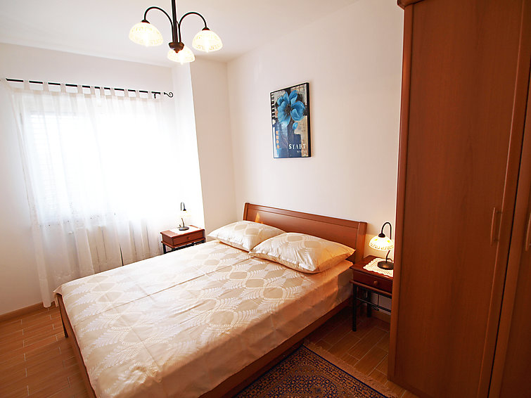 House Mirela