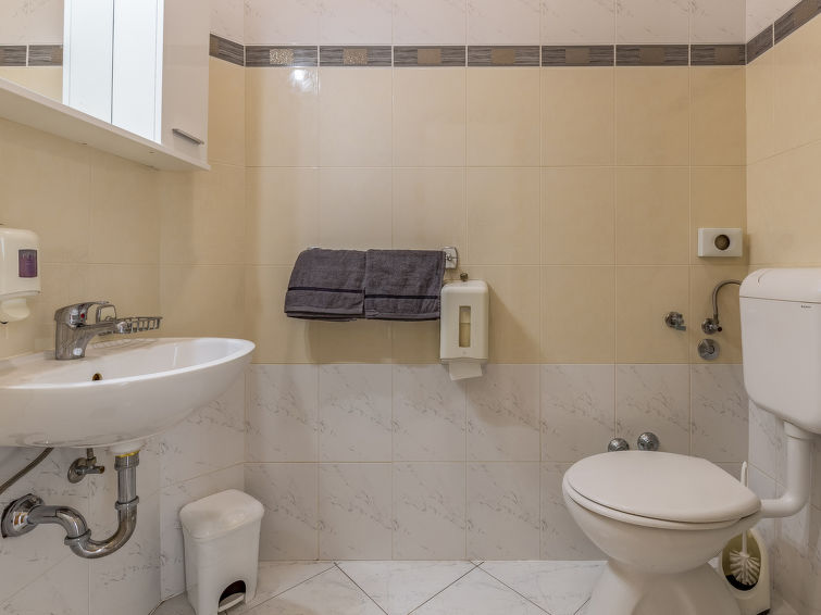 Apartment Rok 1