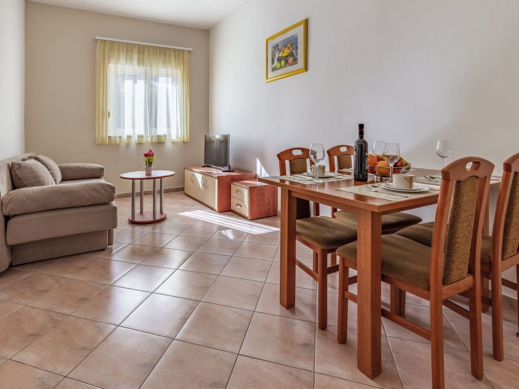 Apartment Rok 1