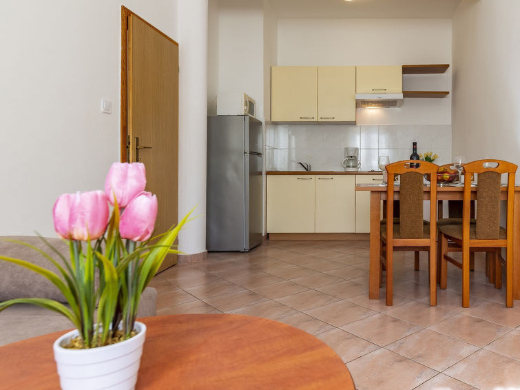 Apartment Rok 4