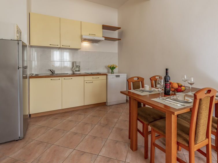 Apartment Rok 4