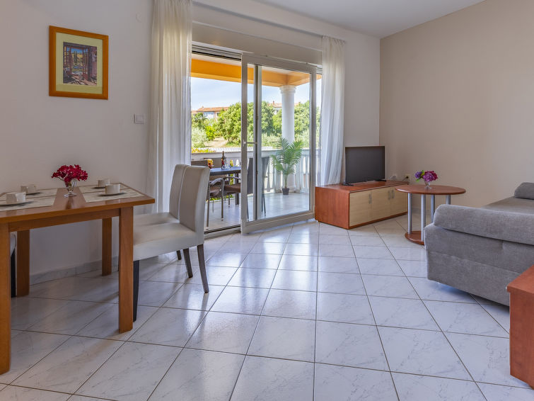 Apartment Rok 8
