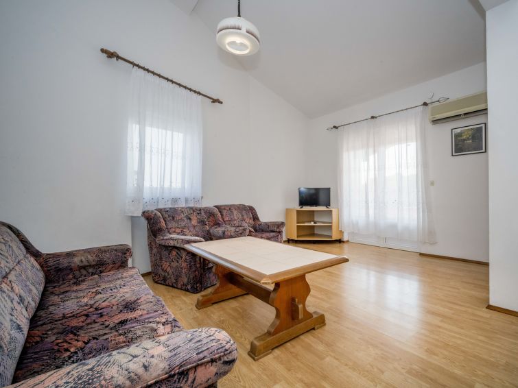 Apartment Hilde Red