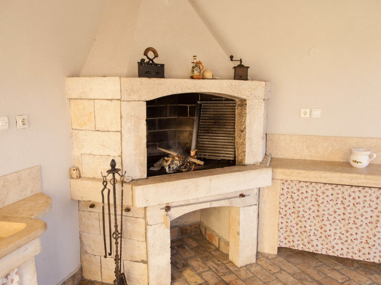 House Mirela