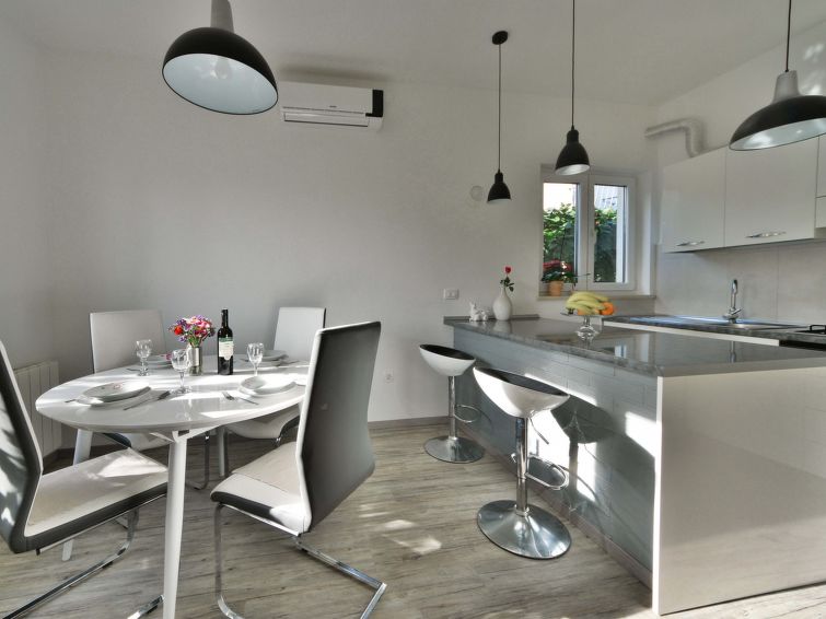 Apartment Karlo