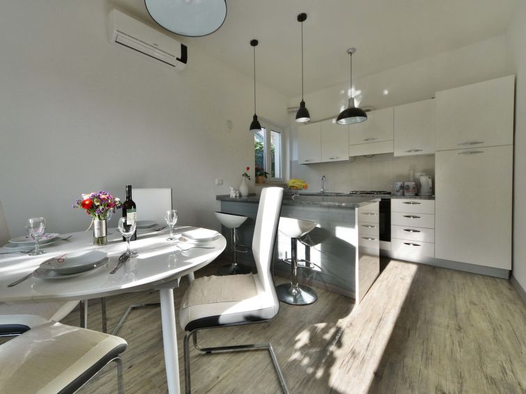 Apartment Karlo