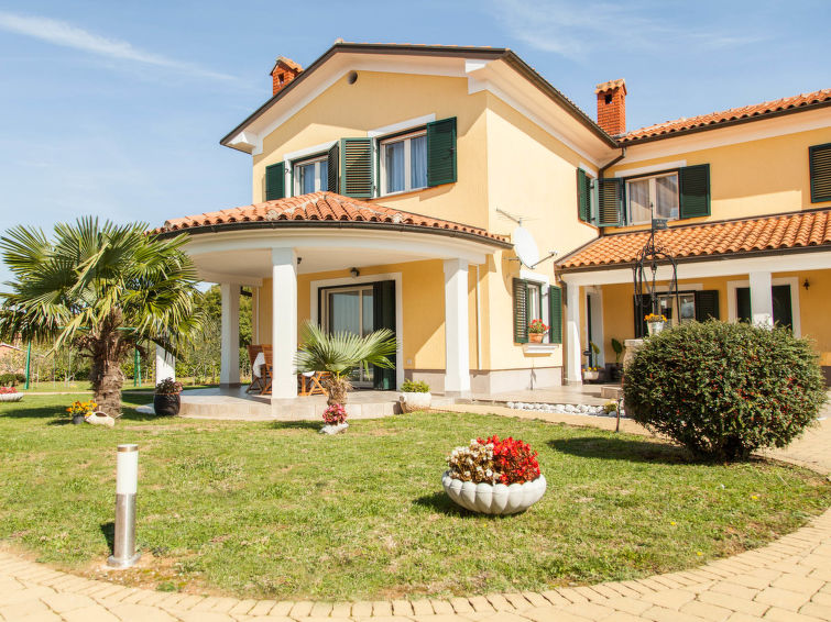 House Mirela