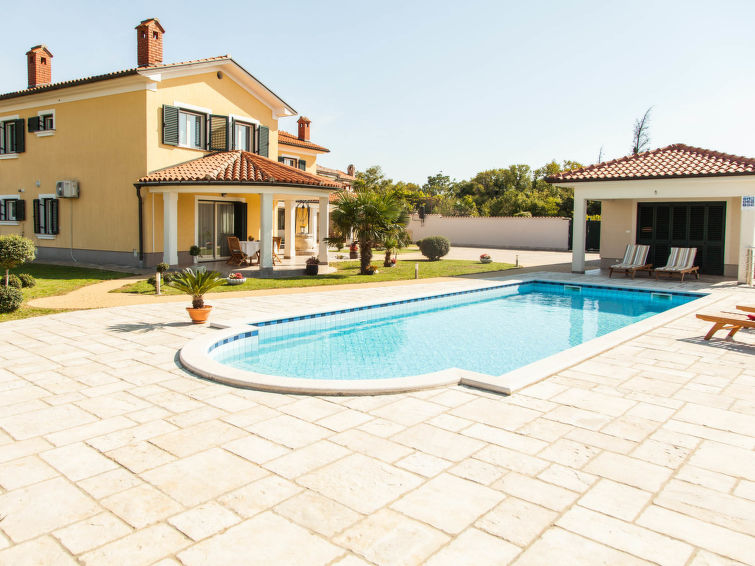 House Mirela