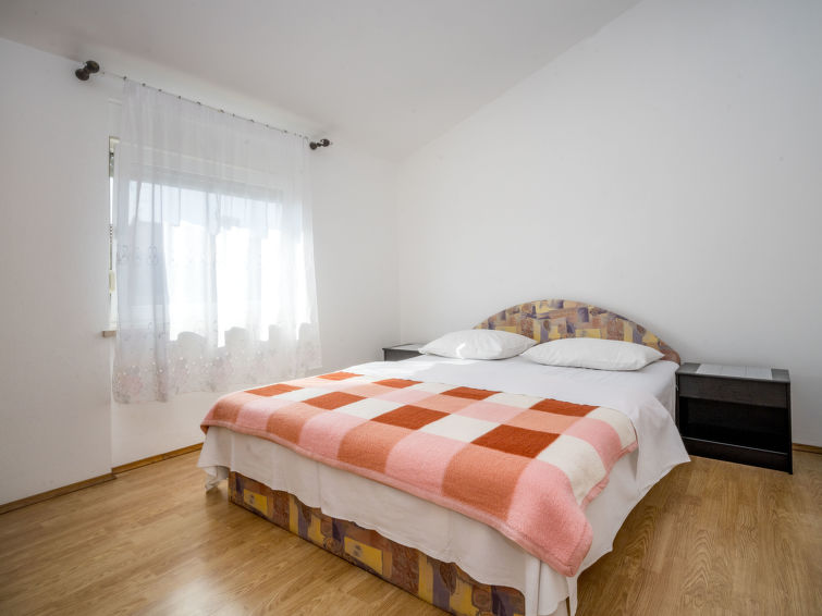 Apartment Hilde Red