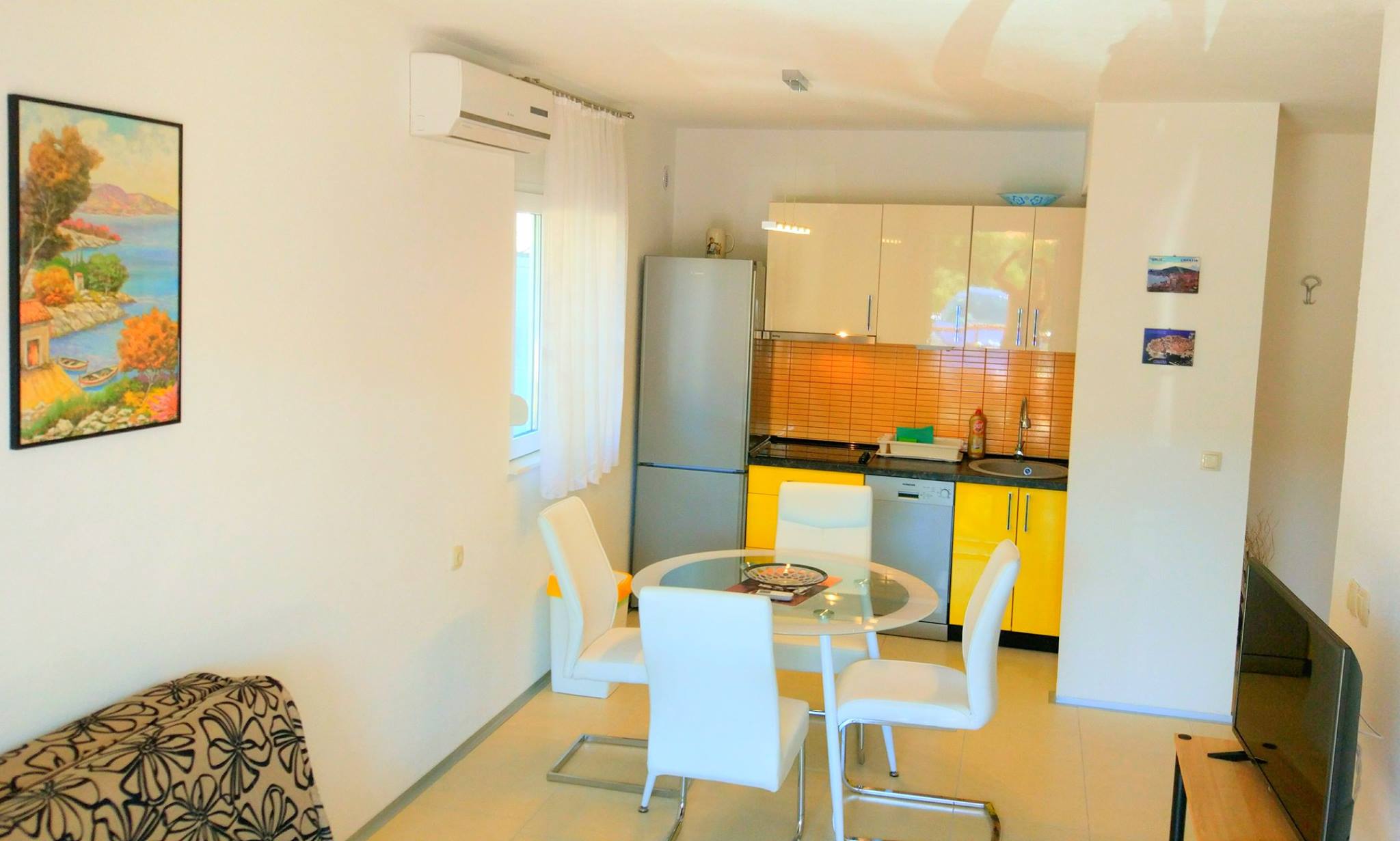 Ein schönes Haus mit vier Wohnungen, Grebaštica