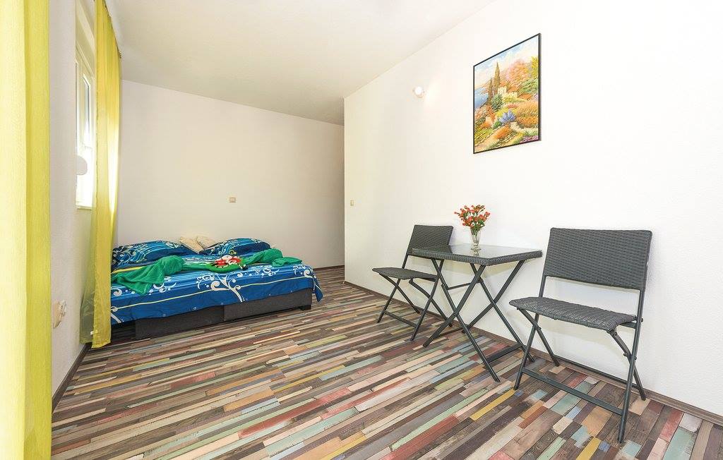 Ein schönes Haus mit vier Wohnungen, Grebaštica