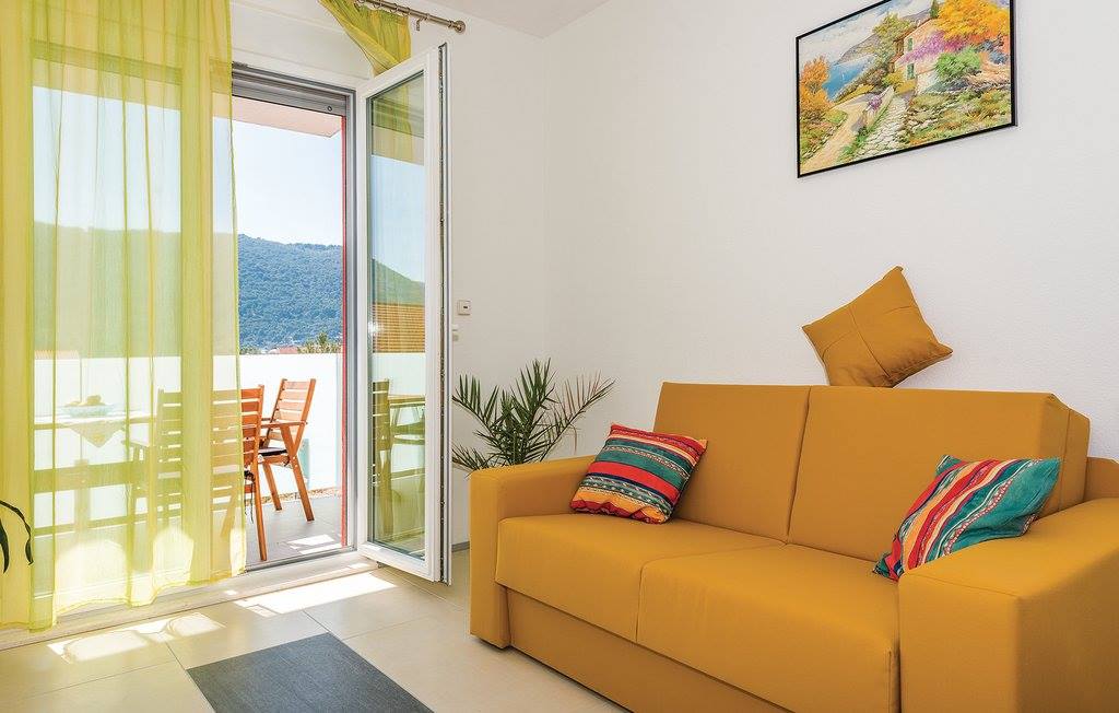 Ein schönes Haus mit vier Wohnungen, Grebaštica