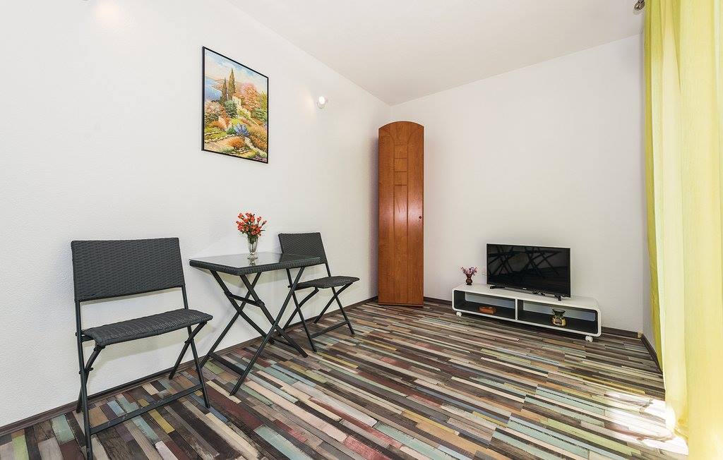 Ein schönes Haus mit vier Wohnungen, Grebaštica