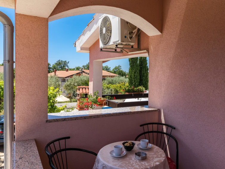 Apartment Koštro