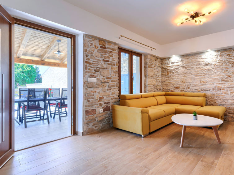House Stara hiža