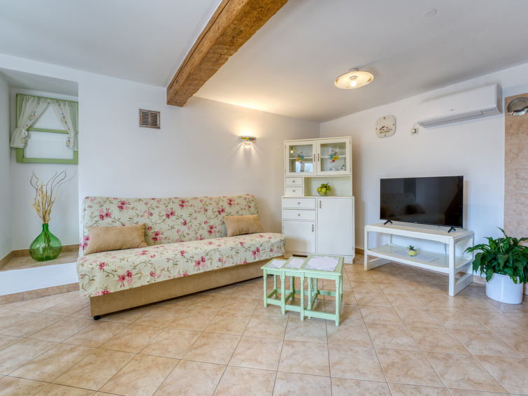 Apartment V