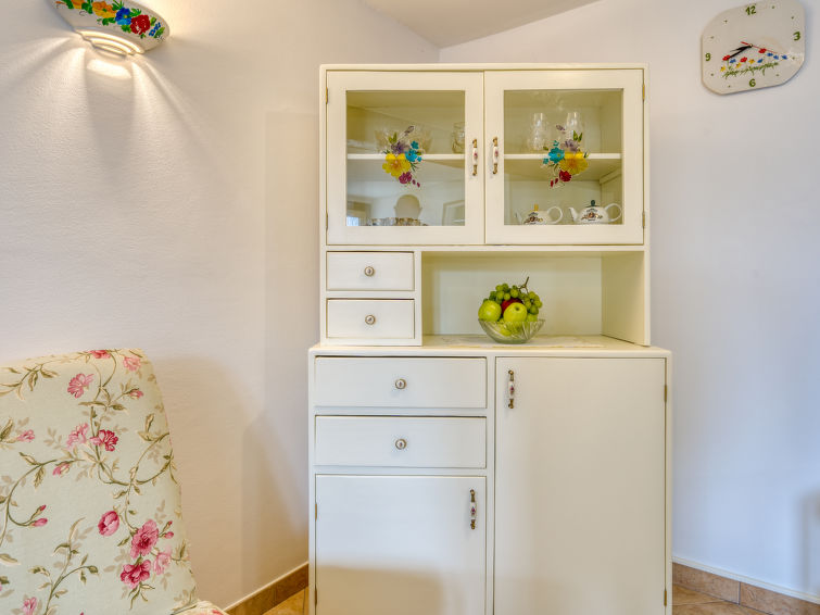 Apartment V