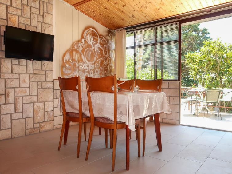 Apartment Visnja