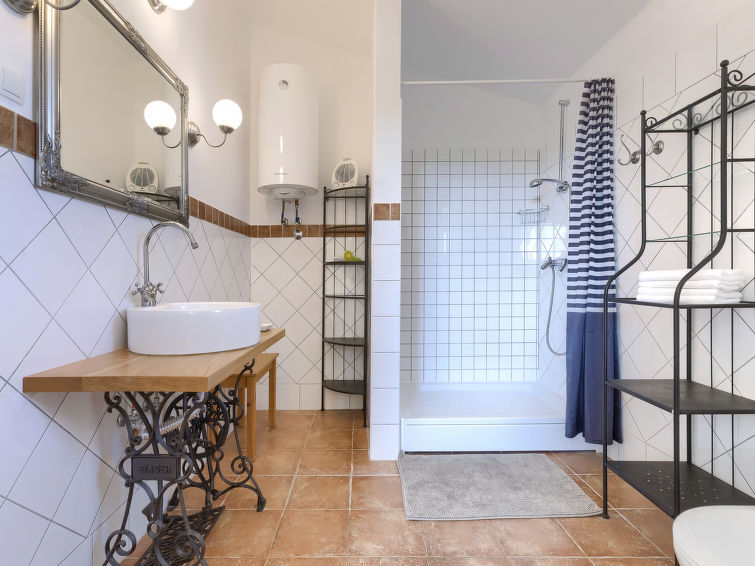 House Histria 1
