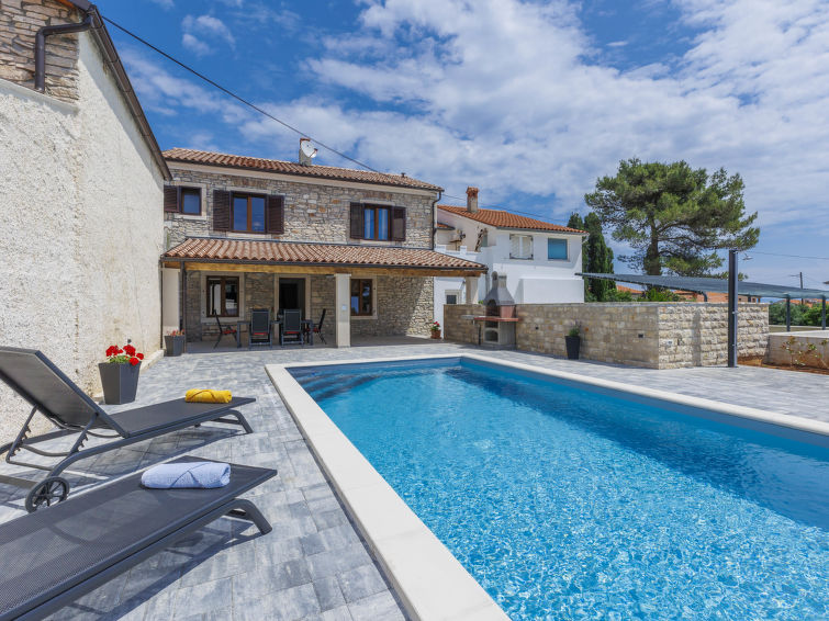 House Stara hiža