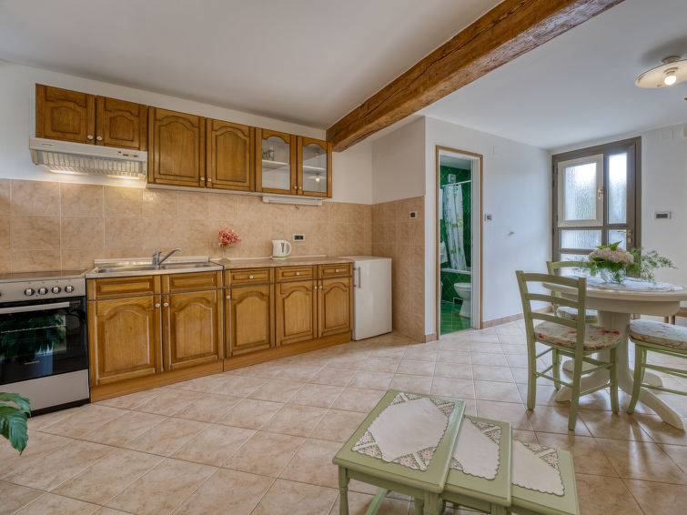 Apartment V
