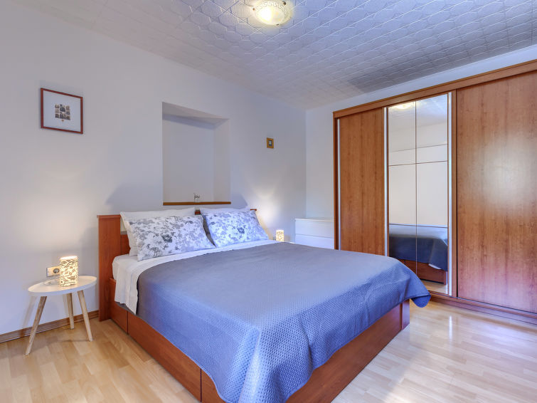 Apartment Bumbak