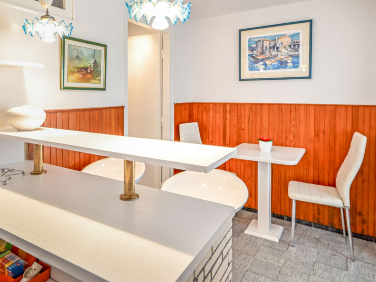 Apartment Dado
