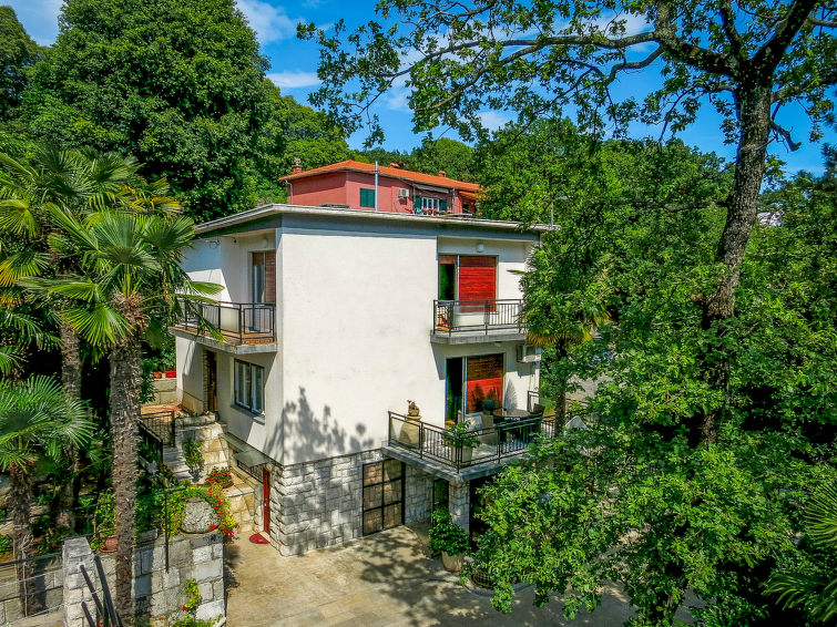 Apartment Dado