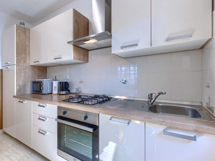 Apartment Bumbak