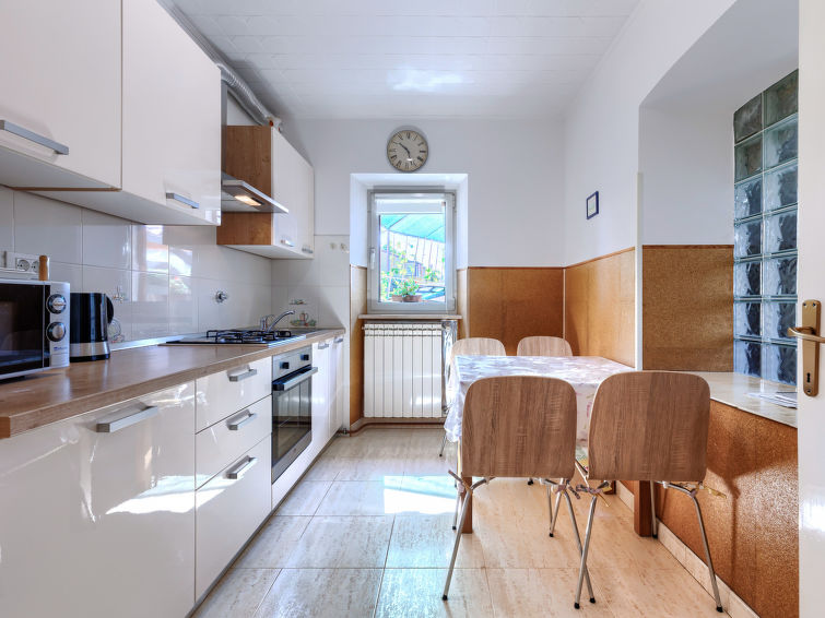 Apartment Bumbak