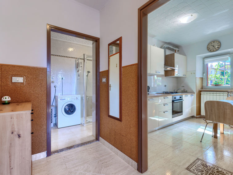 Apartment Bumbak