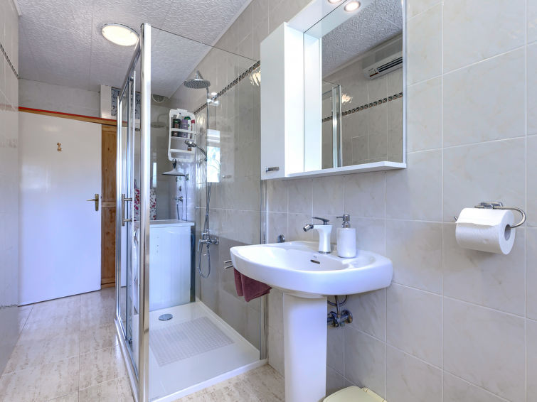 Apartment Bumbak
