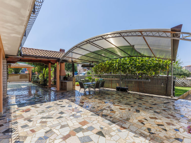 Apartment Bumbak