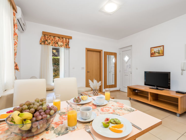 Apartment Mihaela 4