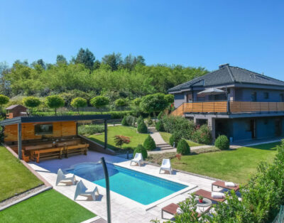 House Mia