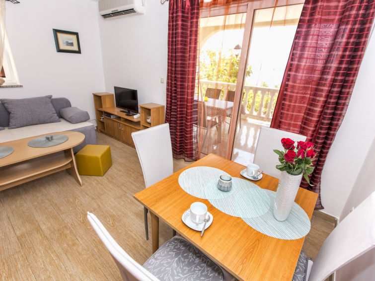 Apartment Mraović