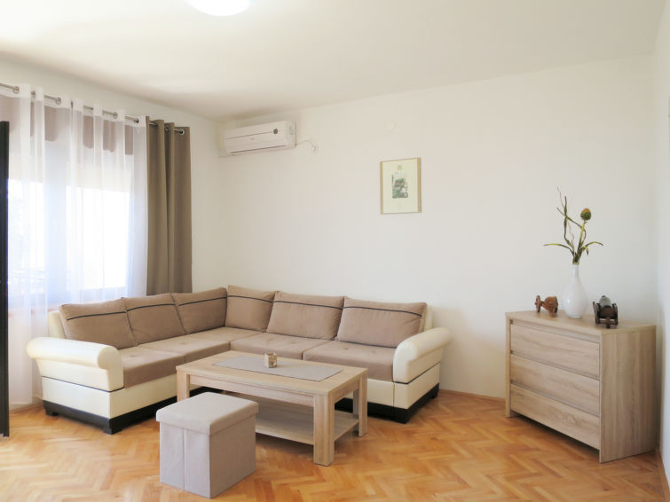 Apartment Luka