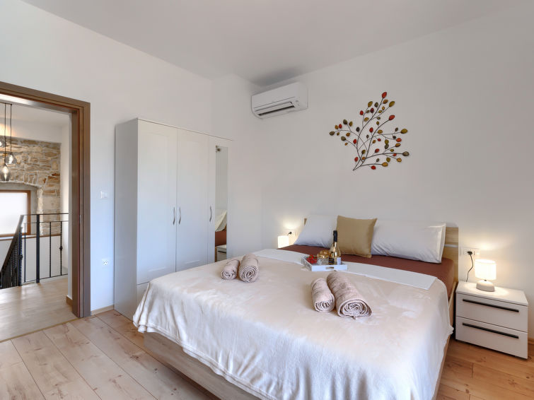 House Stara hiža