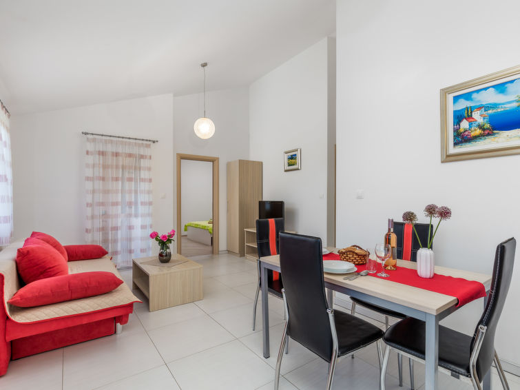 Apartment Romana