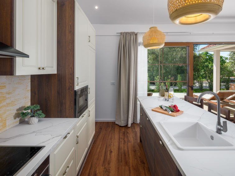 House Luxury Bay Villa with private hot tub