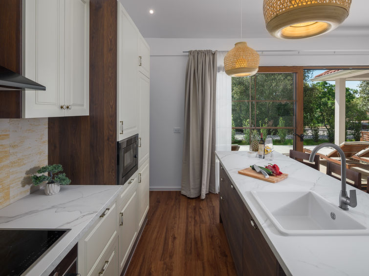 House Luxury Bay Villa with private hot tub