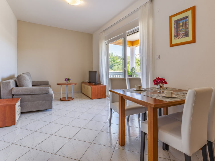 Apartment Rok 5