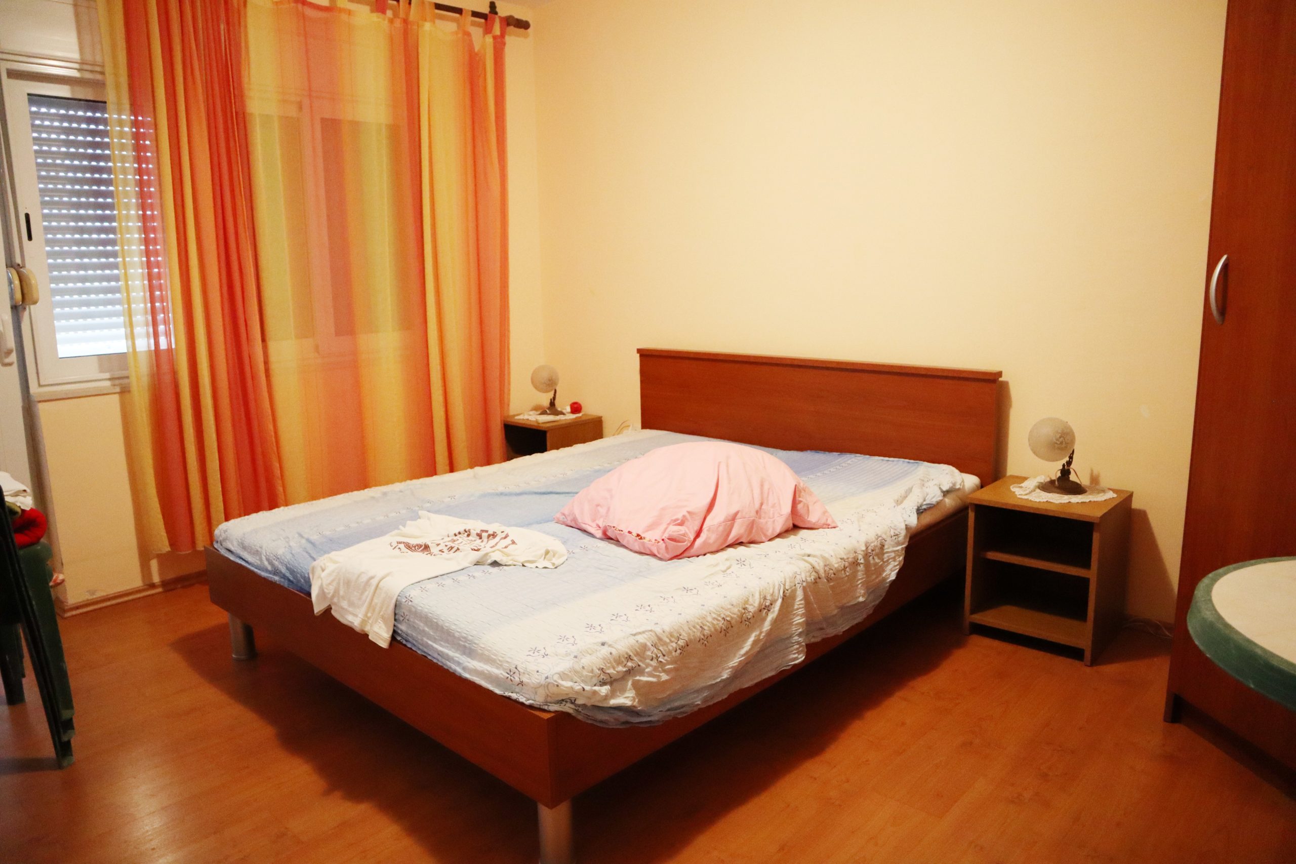 Piękny dom z apartamentami, Okrug Donji