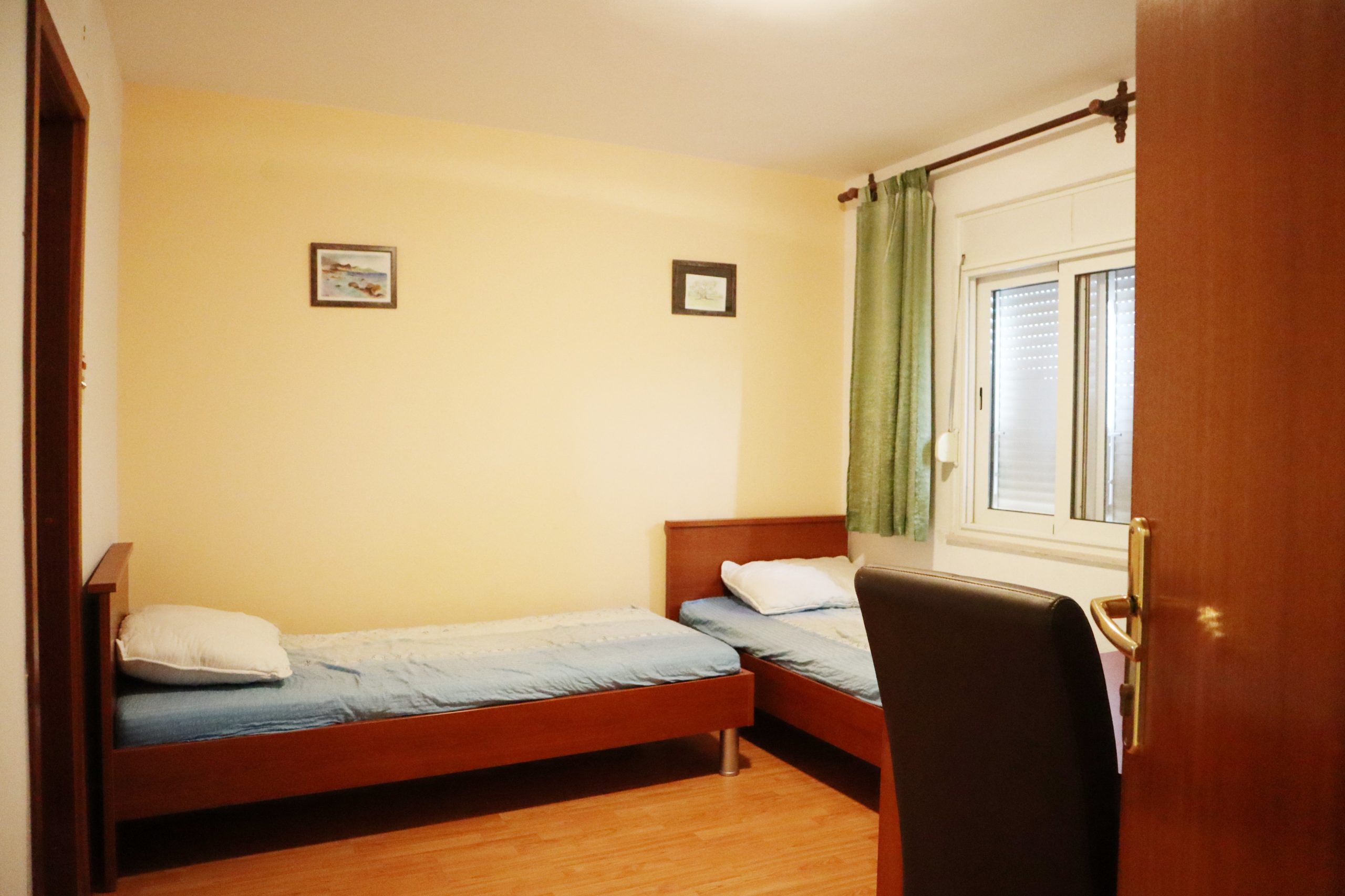 Piękny dom z apartamentami, Okrug Donji